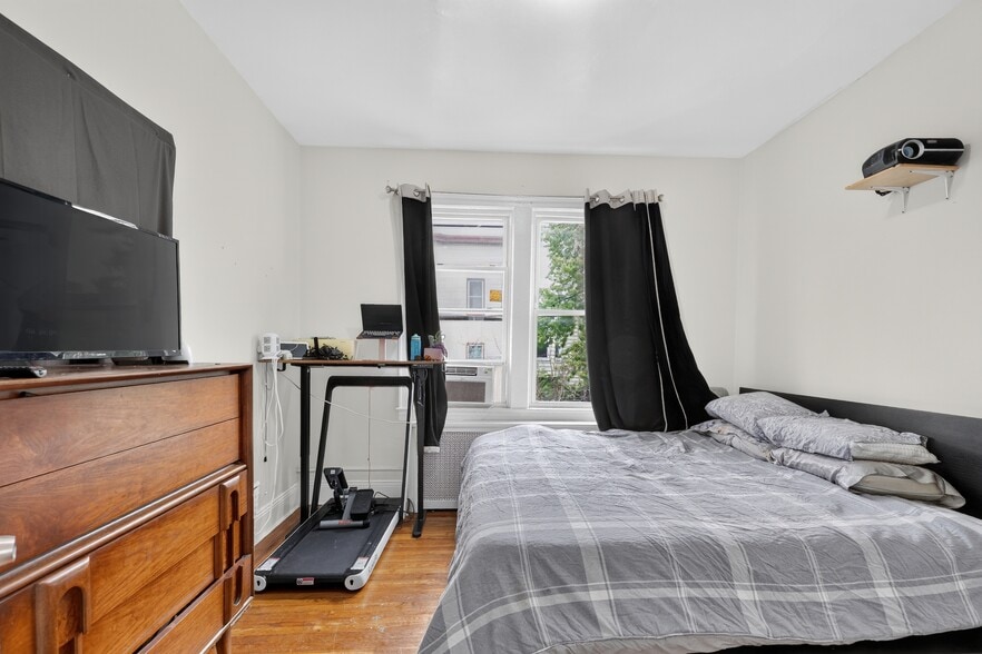 More Photos Of 154 Chestnut Ave, Jersey City Restaurant For Sale