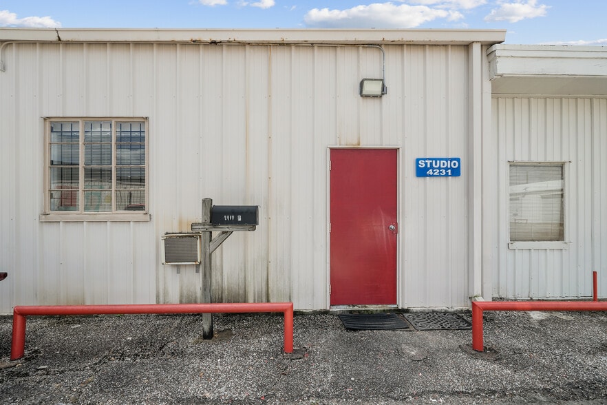More Photos Of 4231 Bellaire Blvd, Houston Light Distribution For Lease