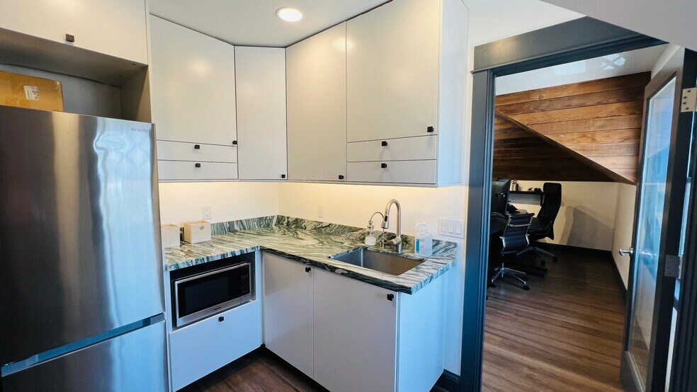 More Photos Of 599 N Fair Oaks Ave, Pasadena Office For Lease