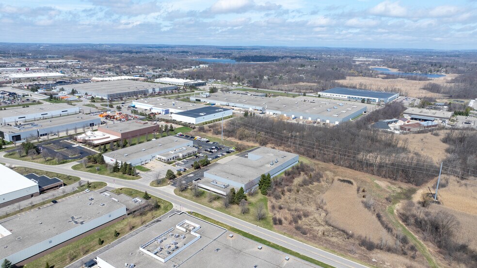More Photos Of 4200 N Atlantic Blvd, Auburn Hills Manufacturing For Lease