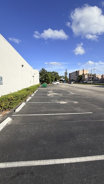 More Photos Of 1801 NE 149th St, Miami Warehouse For Lease