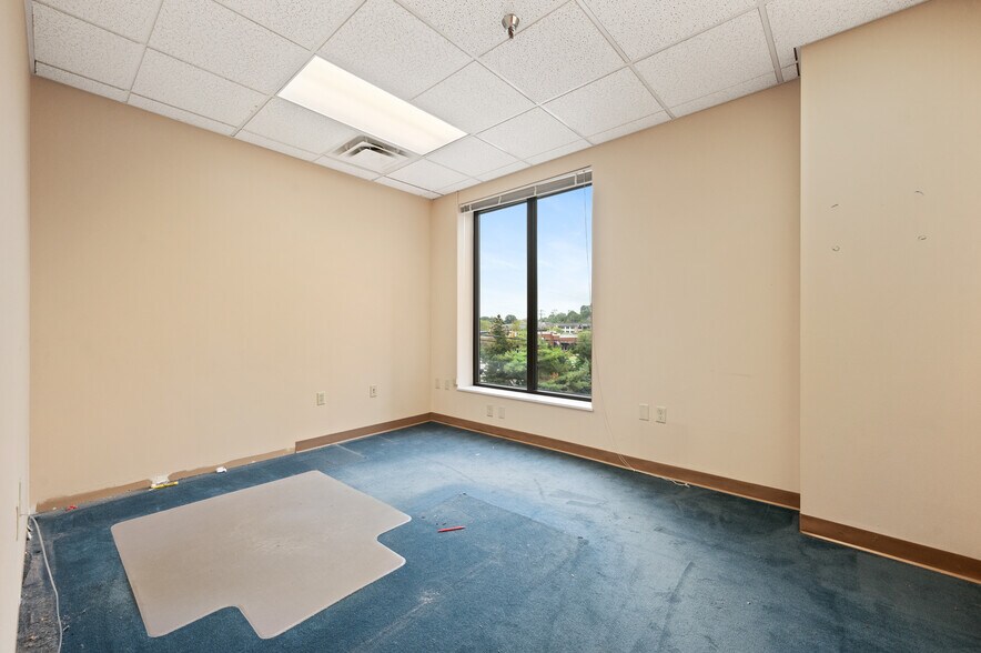 More Photos Of 105 Bradford Rd, Wexford Office For Lease