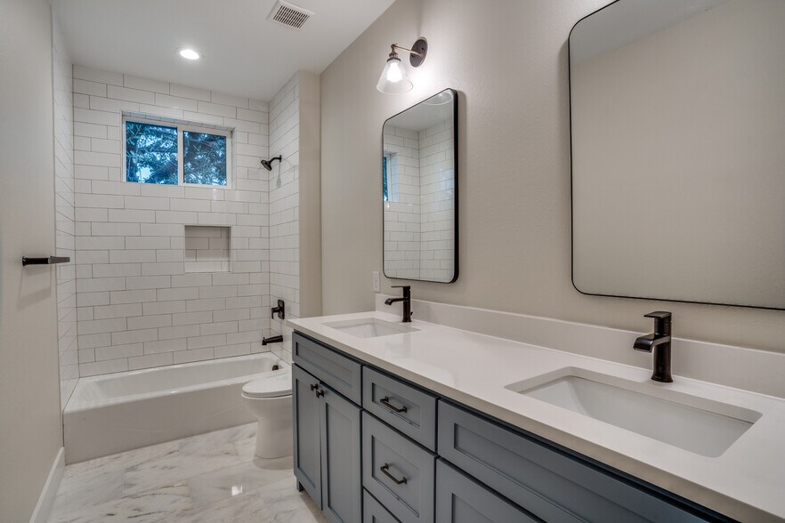 More Photos Of 421/423 Wayne, Dallas Apartments For Sale