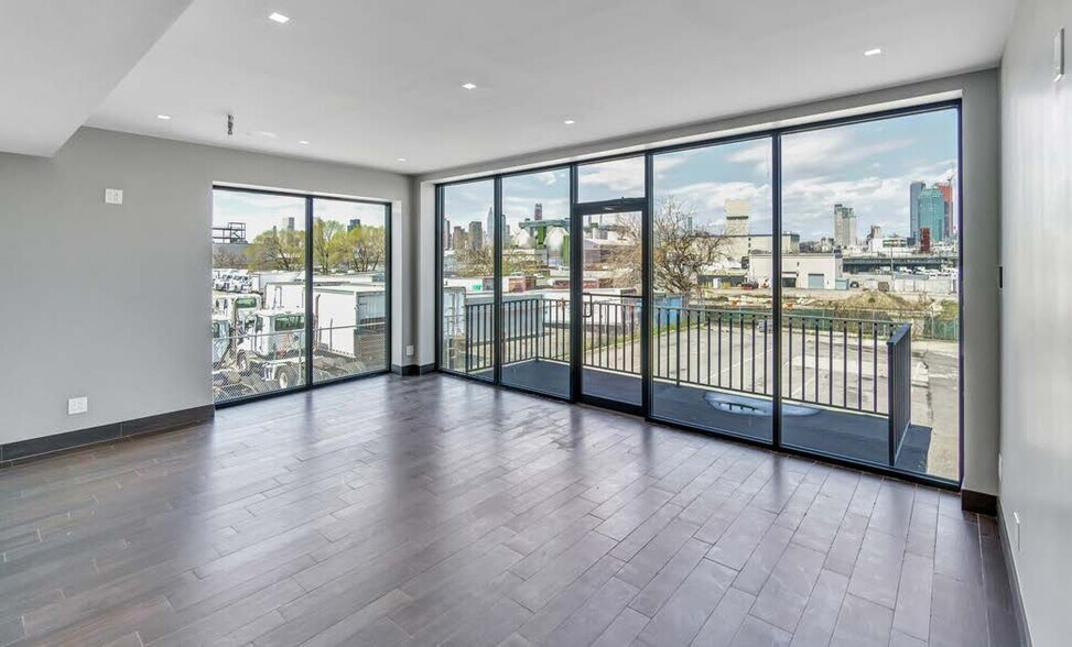 More Photos Of 360 Kingsland Ave, Brooklyn Land For Lease