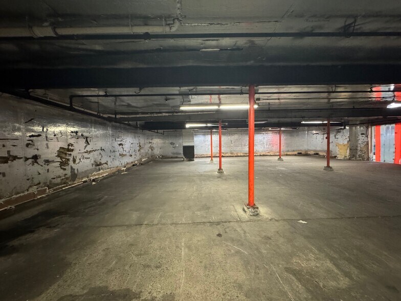 More Photos Of 195 Hudson St, Cornwall-on-Hudson Distribution For Lease