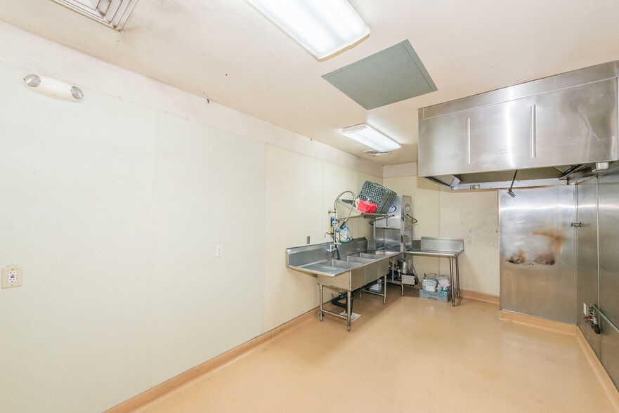 More Photos Of 2395 Athens Ave, Redding Restaurant For Sale