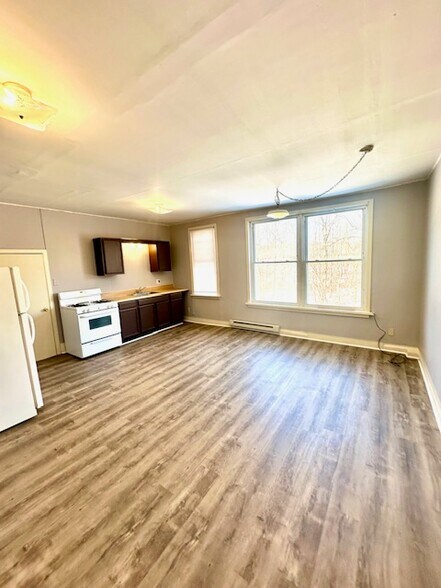 More Photos Of 862 Iron Ridge Rd, Spring Grove Apartments For Sale