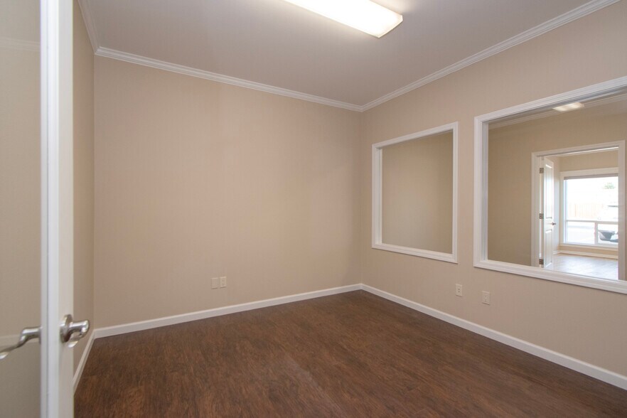 More Photos Of 495 Spruce St, Sequim Office For Sale