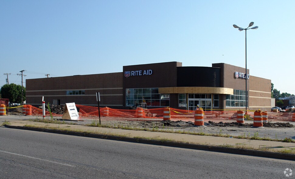 More Photos Of 105 Golden Gate Plz, Maumee Drugstore For Lease