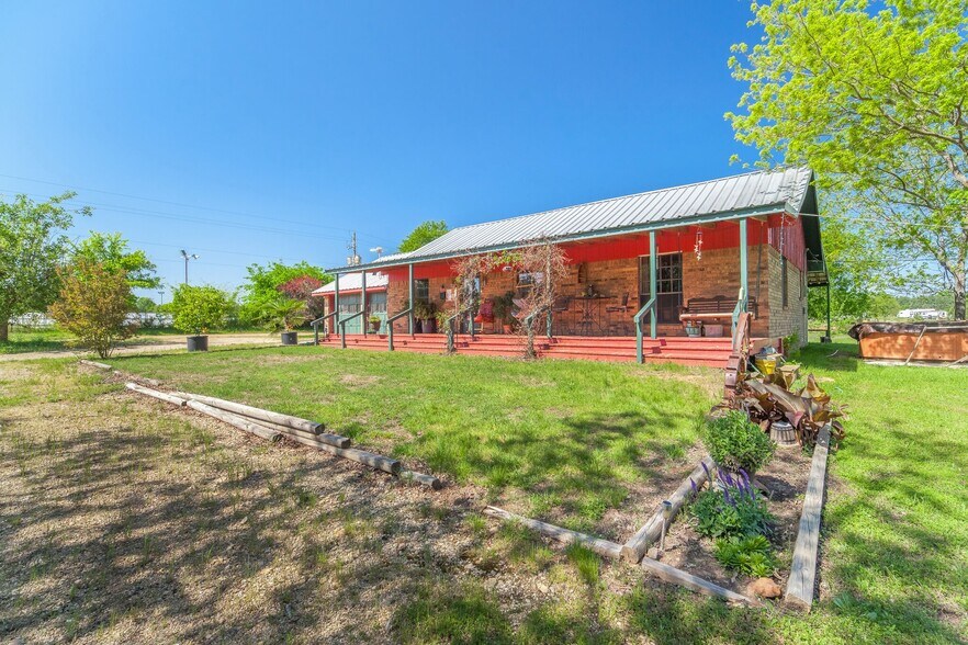 More Photos Of 233 FM 161 N, Hughes Springs Trailer Camper Park For Sale