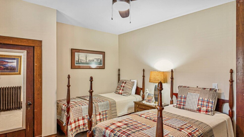 More Photos Of 323 Ballengee St, Hinton Office For Sale