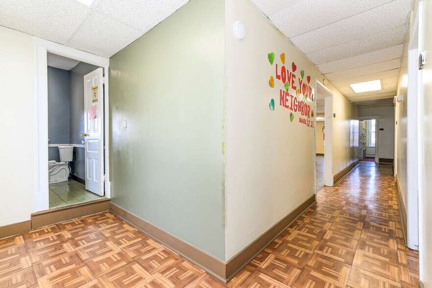More Photos Of 4019 S Grand Blvd, Saint Louis Flex For Sale