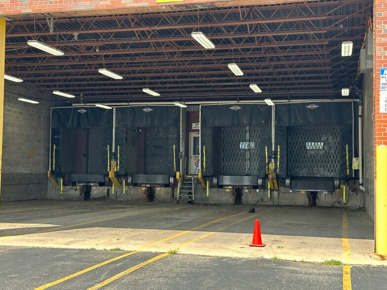 More Photos Of 800 Midway Rd, Menasha Manufacturing For Sale