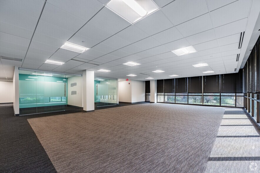 More Photos Of 730 Holiday Dr, Pittsburgh Office For Lease