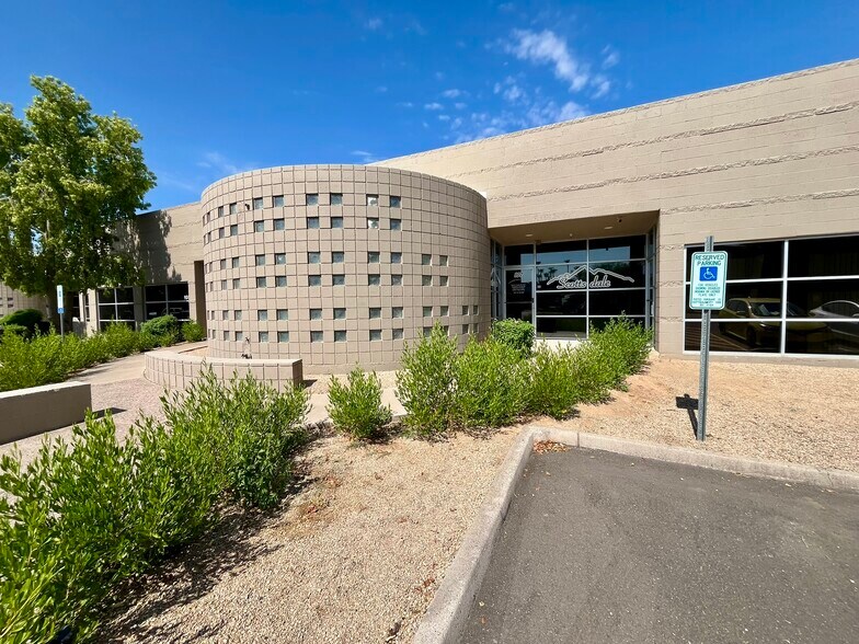 More Photos Of 8361 E Evans Rd, Scottsdale Warehouse For Lease