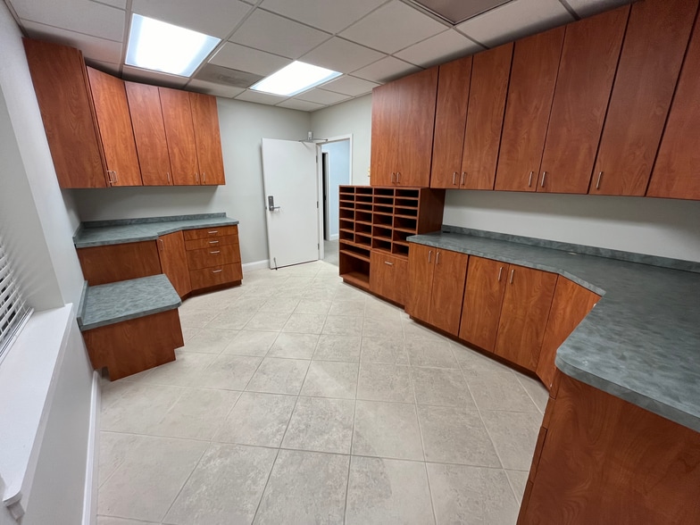 More Photos Of 707 Peninsular Pl, Jacksonville Office For Lease