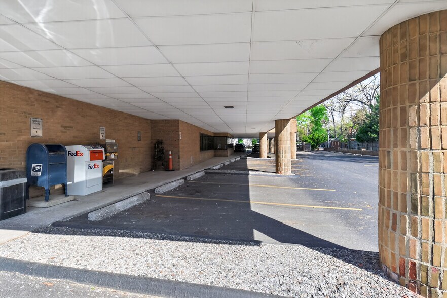 More Photos Of 26622 Woodward Ave, Royal Oak Office For Lease