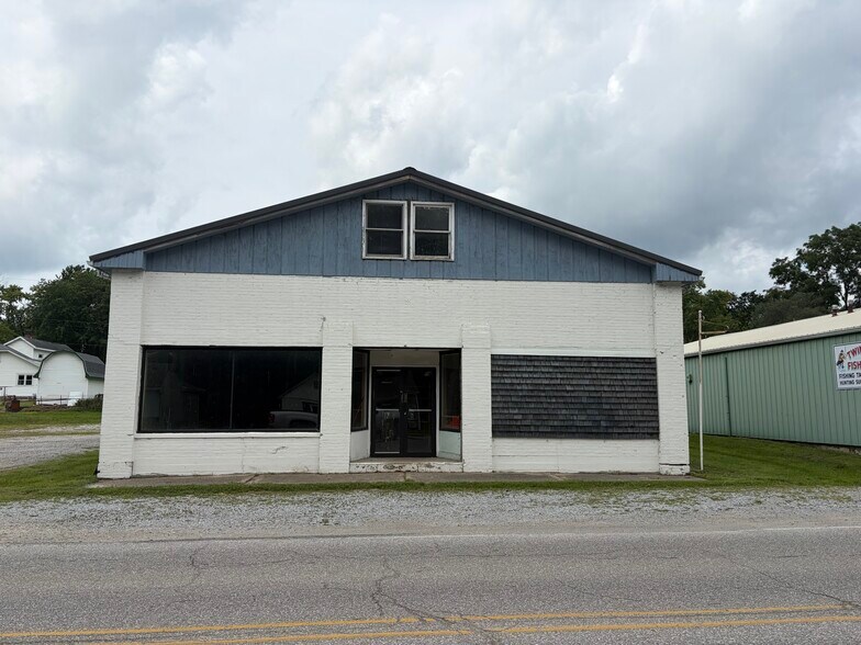 Primary Photo Of 1878 N Francis St, Monticello General Retail For Sale