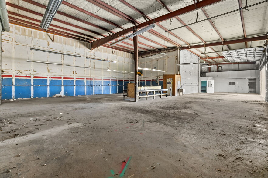 More Photos Of 290 Wonder World Dr, San Marcos Warehouse For Lease