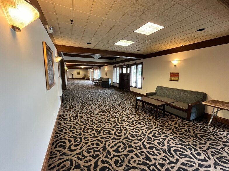 More Photos Of 155 Riverside St, Portland Hotel For Lease