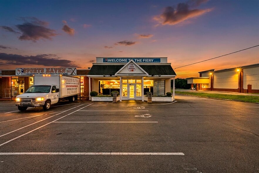 Primary Photo Of 7535 Williamson Rd, Roanoke Restaurant For Lease