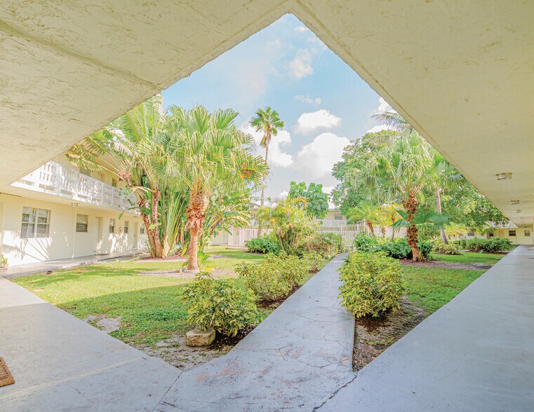 More Photos Of 15201 Memorial Hwy, Miami Apartments For Sale
