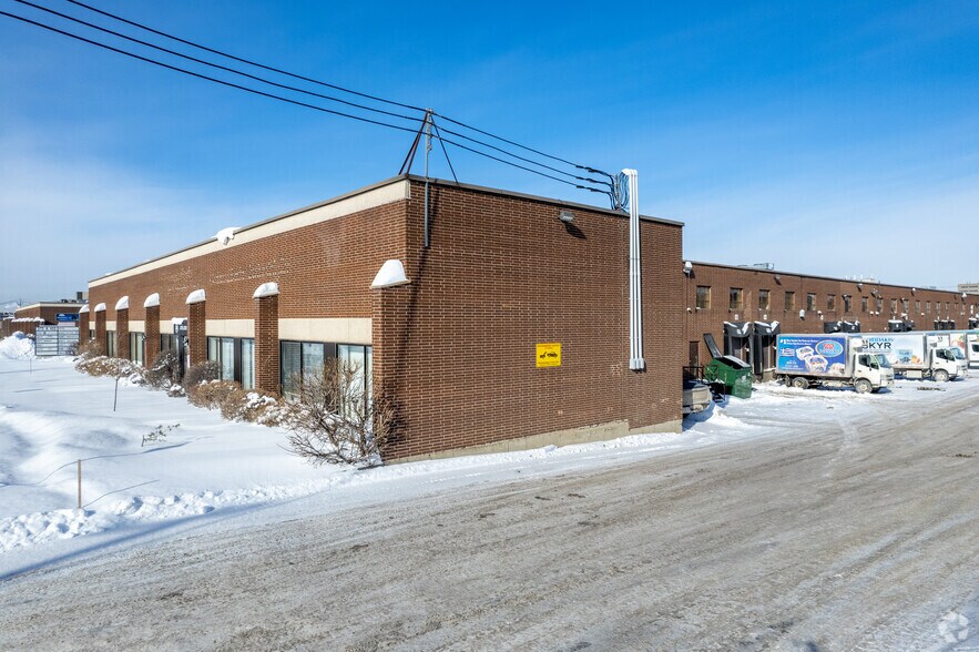 More Photos Of 375-455 Deslauriers Rue, Saint-Laurent Warehouse For Lease