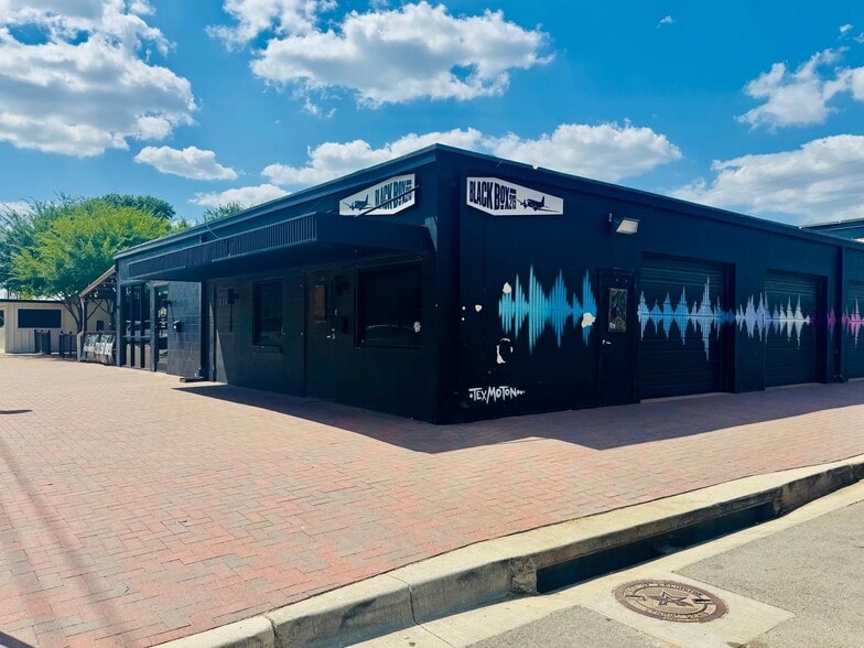 Primary Photo Of 213-215 E Front St, Arlington Freestanding For Lease