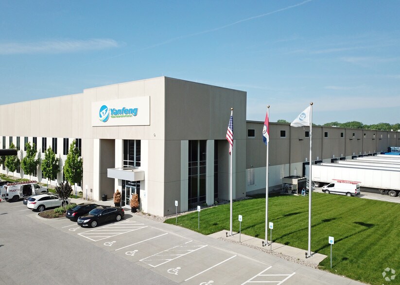 Primary Photo Of 4110 NW Helena Rd, Riverside Warehouse For Lease