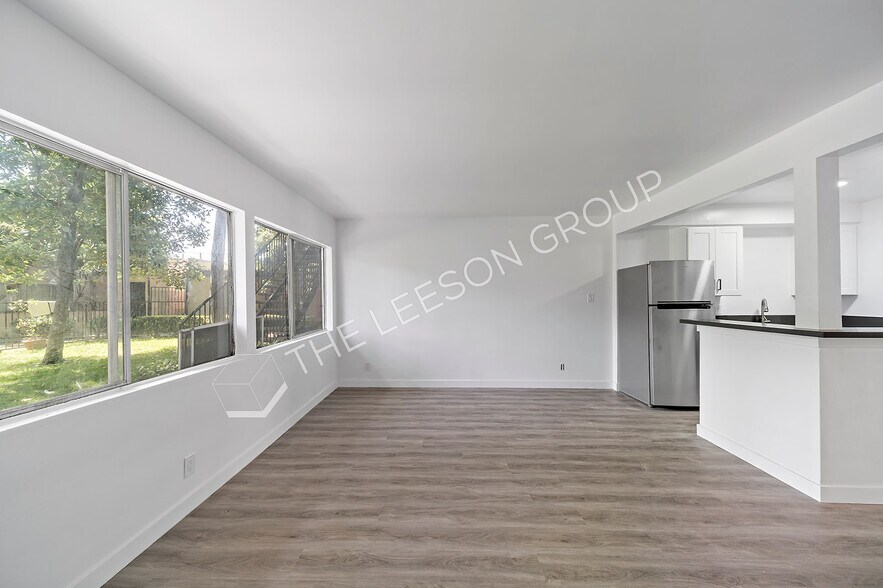 More Photos Of 128 E Wakefield Ave, Anaheim Apartments For Sale