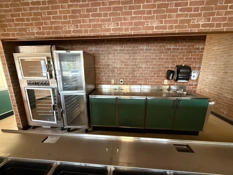 More Photos Of 304 S Obannon St, Raymond Fast Food For Lease