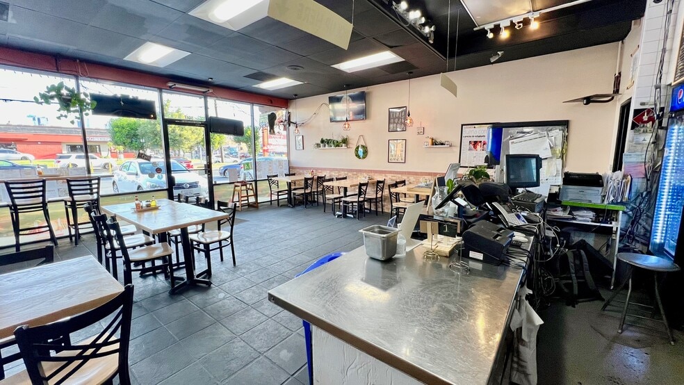 More Photos Of 3001-3021 S Figueroa St, Los Angeles Restaurant For Lease