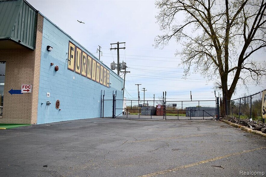 More Photos Of 29865 Michigan Ave, Inkster Freestanding For Sale