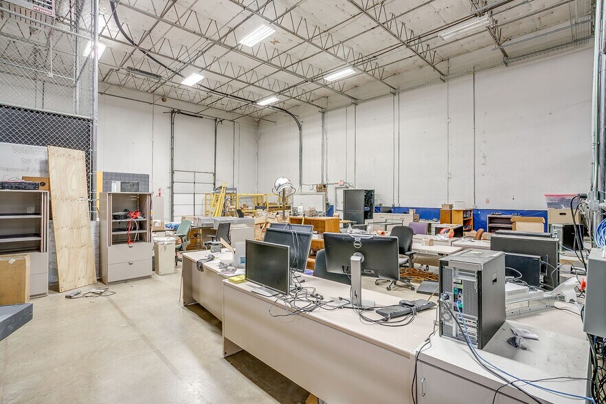 More Photos Of 4929 Northeast Pky, Fort Worth Distribution For Lease