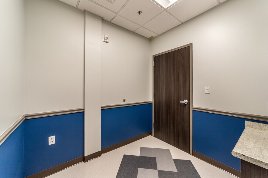 More Photos Of 250 E Basse Rd, San Antonio Medical For Lease