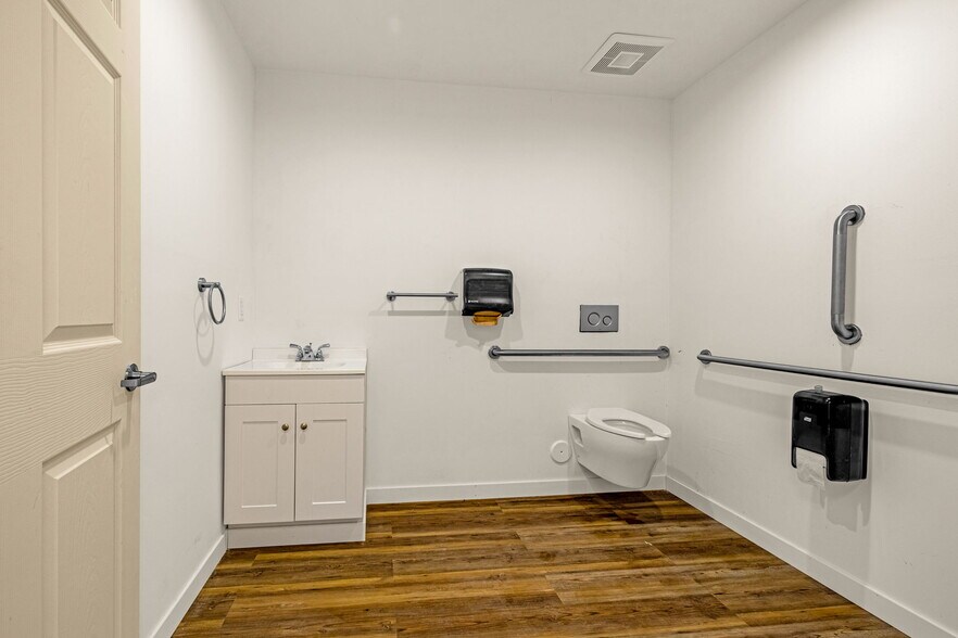 More Photos Of 282 Malibu St, Castle Rock Light Manufacturing For Sale