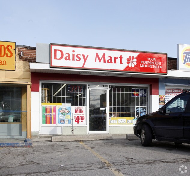 More Photos Of 2861-2875 Keele St, Toronto Department Store For Sale