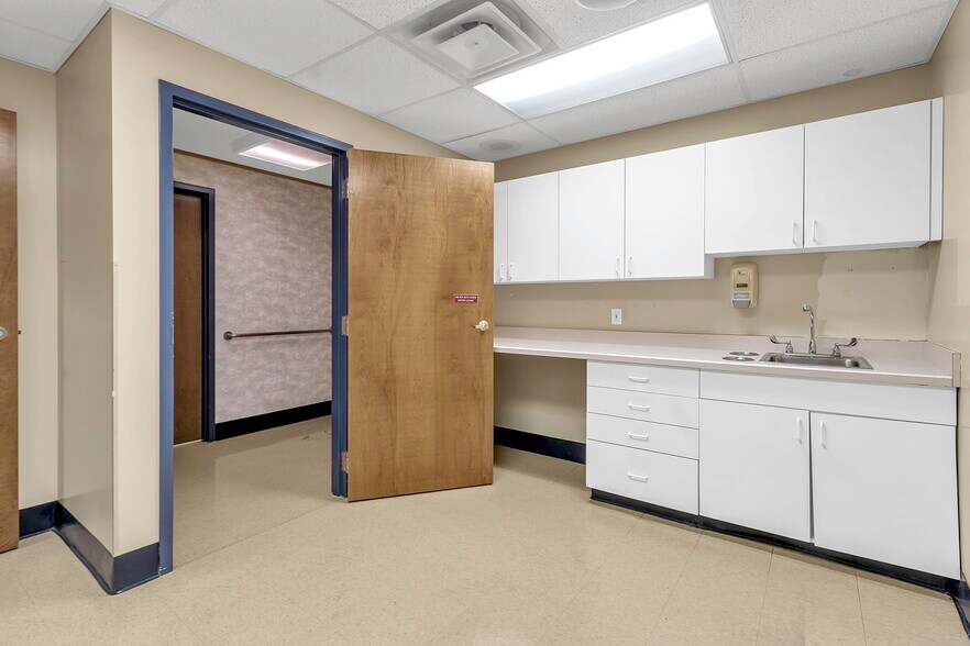 More Photos Of 6645 Main St, Buffalo Office For Sale