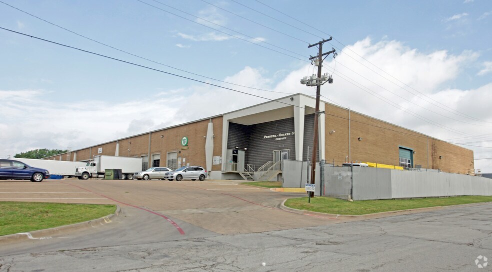 More Photos Of 900 N Great Southwest Pky, Arlington Warehouse For Lease