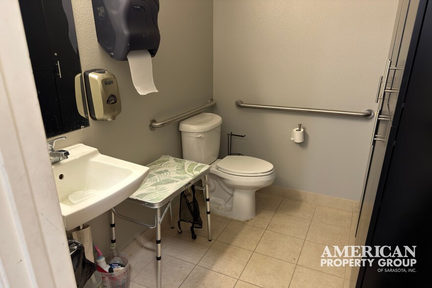 More Photos Of 4532 McAshton St, Sarasota Truck Terminal For Sale