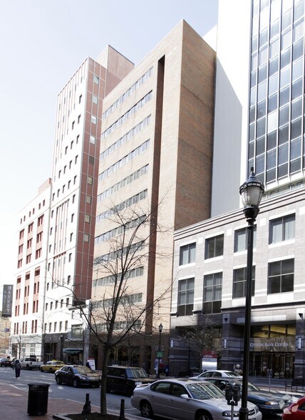 More Photos Of 913 N Market St, Wilmington Apartments For Lease