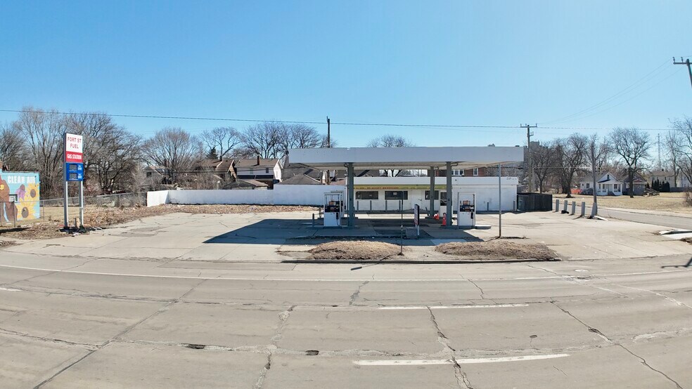 More Photos Of 2561 S Fort St, Detroit General Retail For Sale