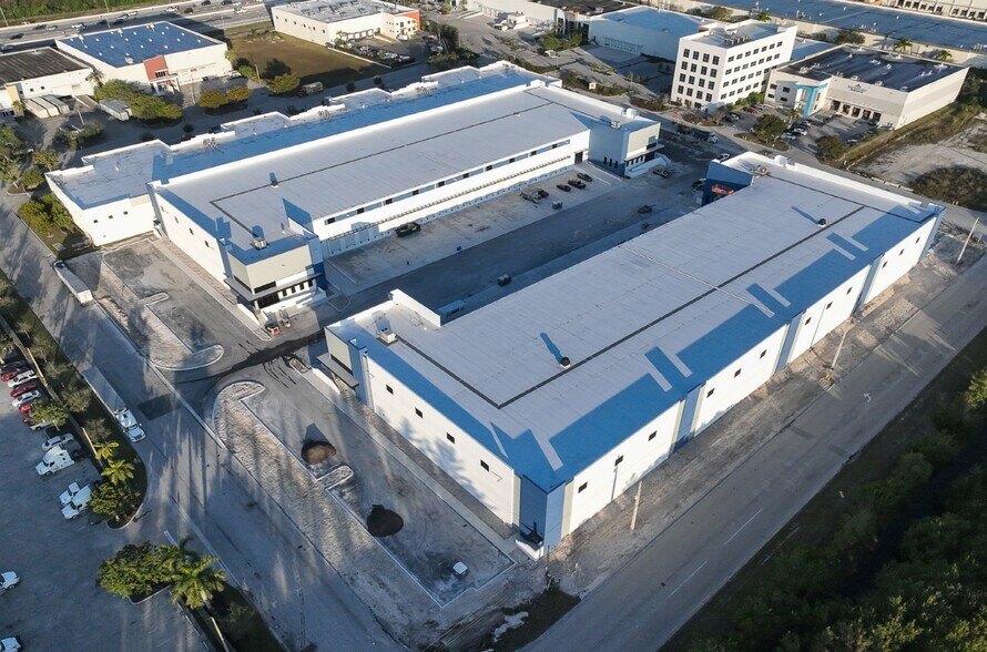 More Photos Of 11550 NW 124th St, Medley Unknown For Lease