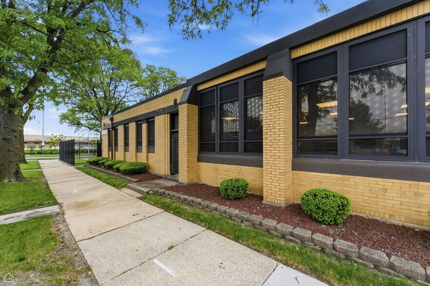 More Photos Of 6200 S Oakley Ave, Chicago Warehouse For Sale