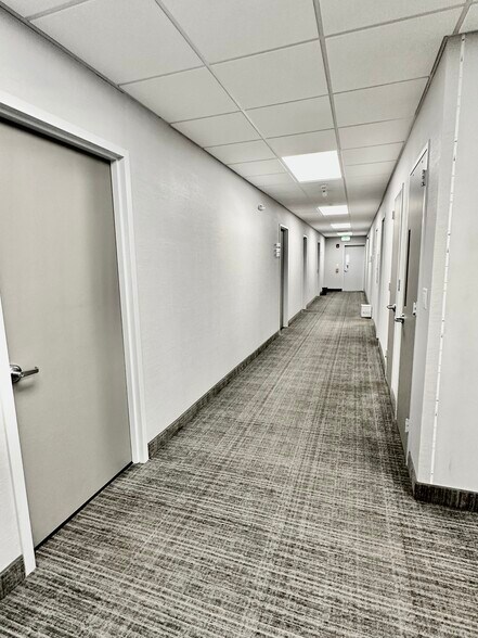 More Photos Of 4 Dearfield Dr, Greenwich Medical For Lease