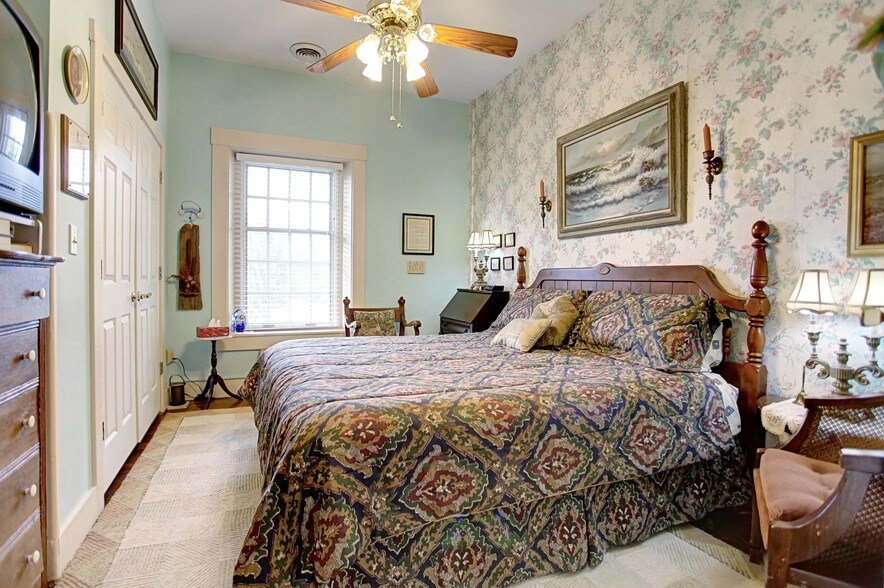 More Photos Of 80 W State St, Springboro Hospitality For Sale