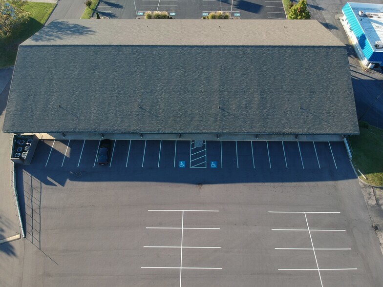 More Photos Of 1135 Volunteer Pky, Bristol Office For Lease