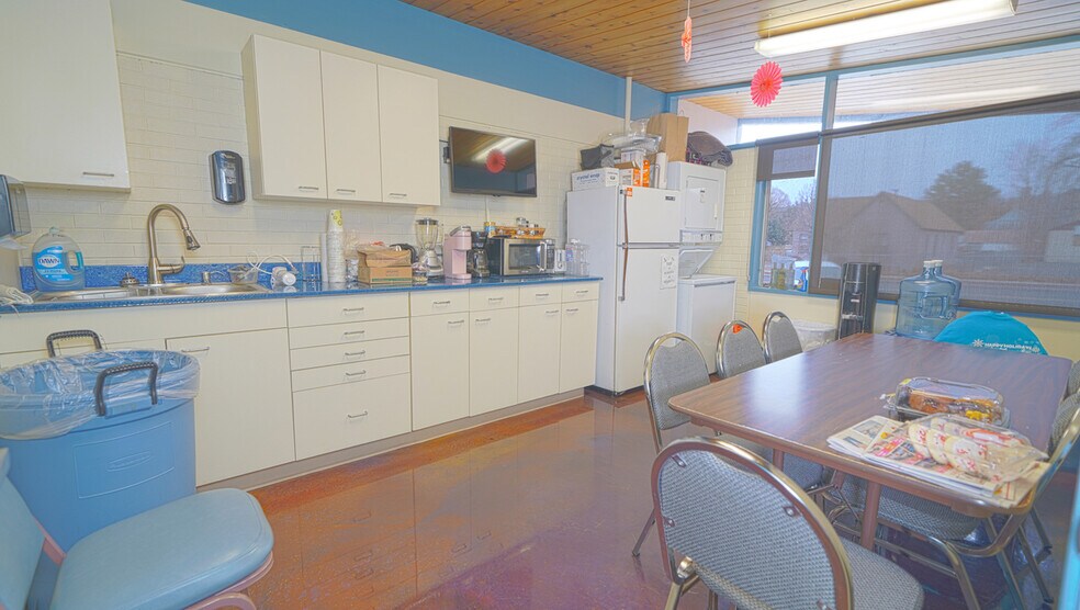 More Photos Of 555 Meeker St, Delta Medical For Lease
