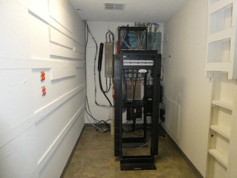 More Photos Of 447 W Burchett St, Glendale Office For Sale
