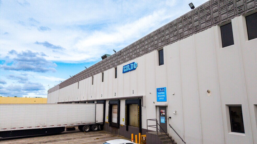 More Photos Of 1301 NW 89th Ct, Doral Warehouse For Lease
